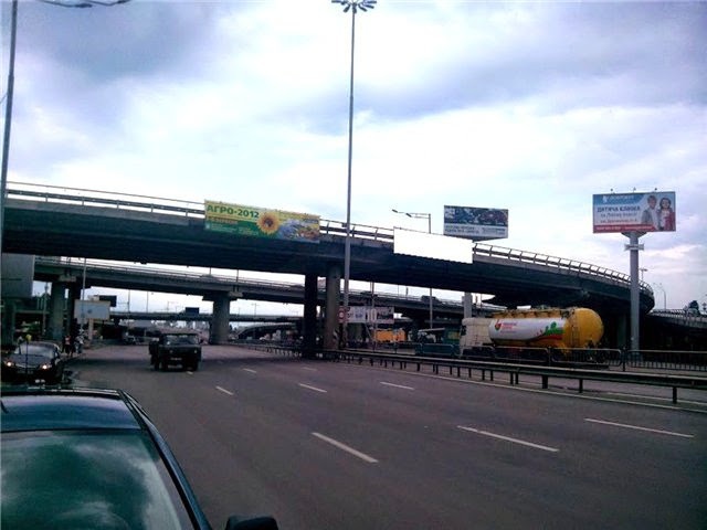 Міст 8x2,  Надднепрянское шоссе, рядом с ст.м.Выдубычи в центр, справа